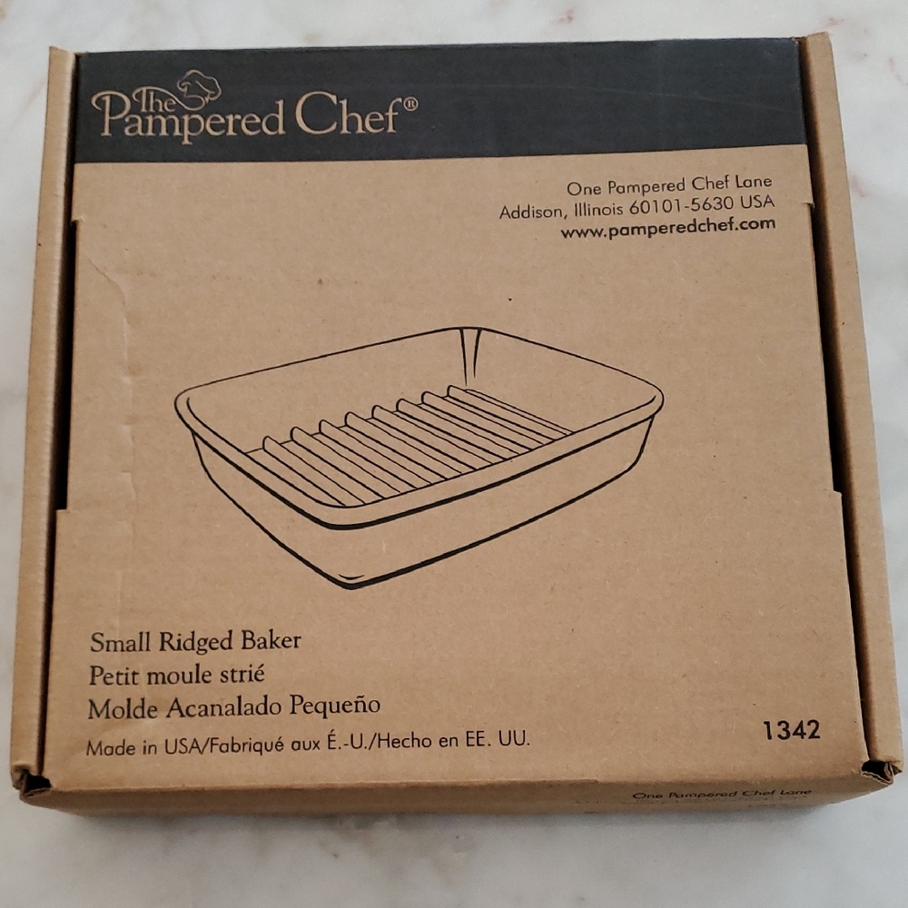 Pampered Chef Small Ridged Baker - Picture 3 of 4